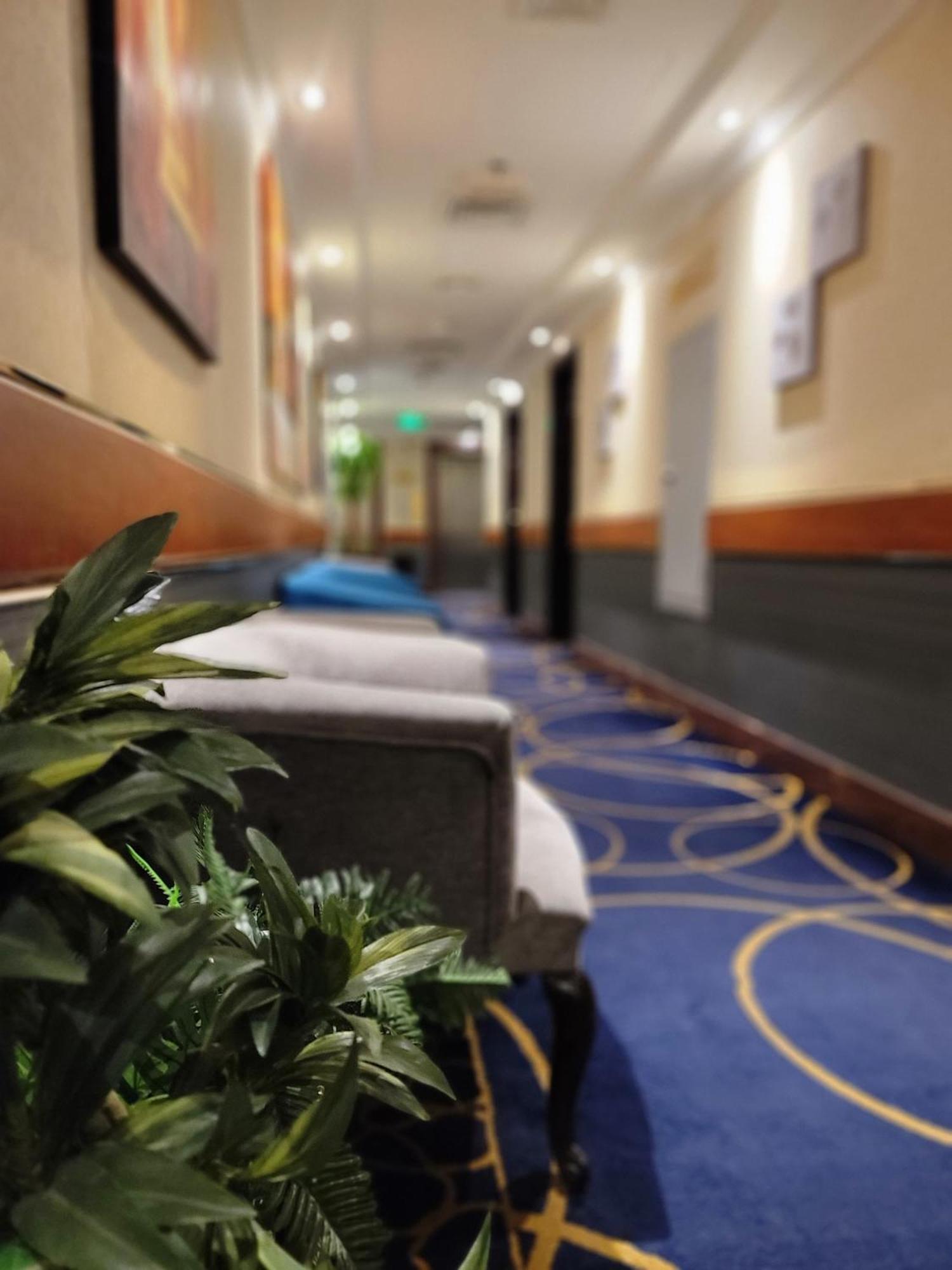 Golden Tulip Al Shakreen Medina Eksteriør billede